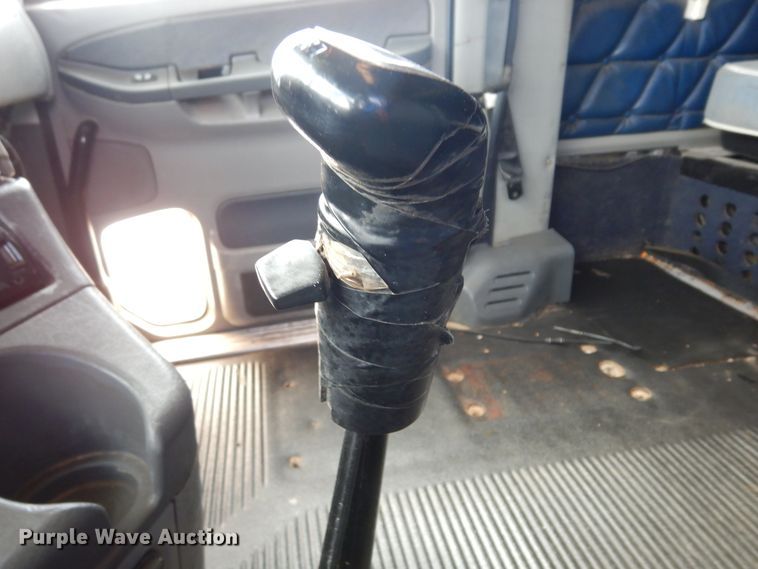 image for item DK0317 2007 Freightliner Columbia 120  semi truck