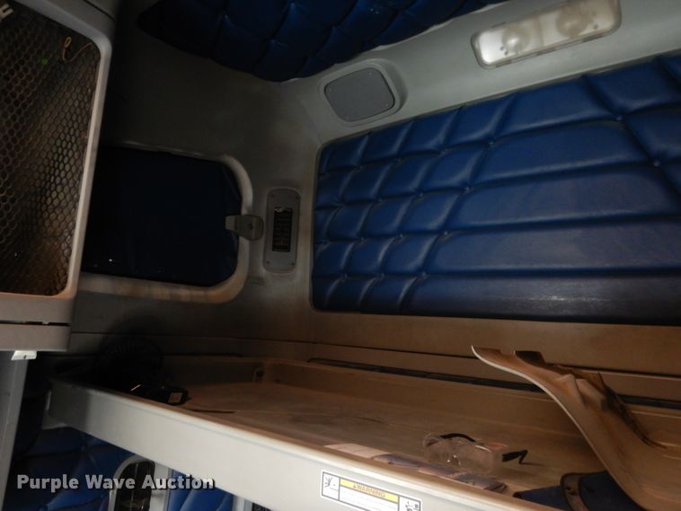 image for item DK0317 2007 Freightliner Columbia 120  semi truck