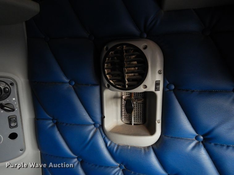 image for item DK0317 2007 Freightliner Columbia 120  semi truck