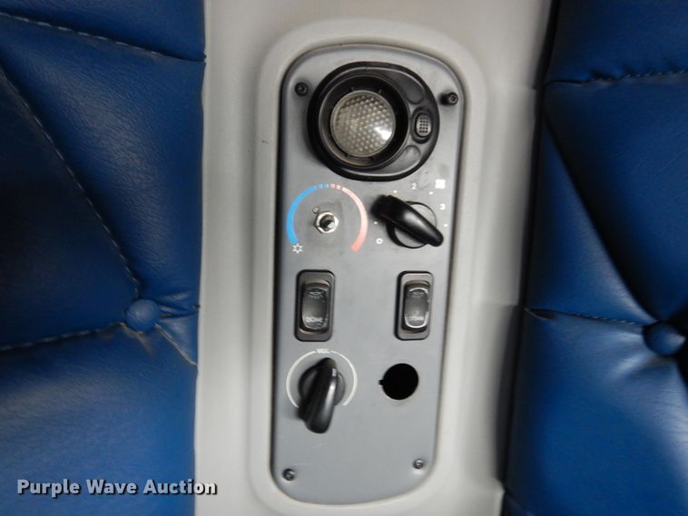 image for item DK0317 2007 Freightliner Columbia 120  semi truck