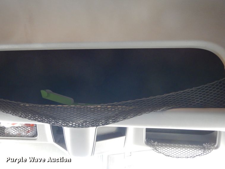 image for item DK0317 2007 Freightliner Columbia 120  semi truck