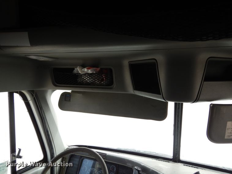 image for item DK0317 2007 Freightliner Columbia 120  semi truck