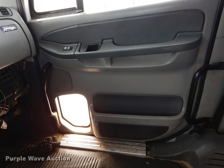 image for item DK0317 2007 Freightliner Columbia 120  semi truck