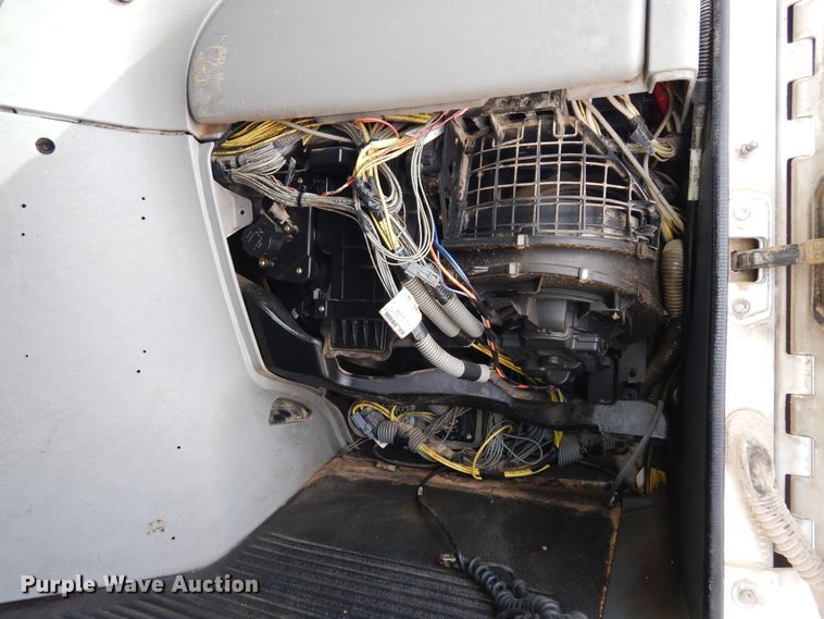 image for item DK0317 2007 Freightliner Columbia 120  semi truck