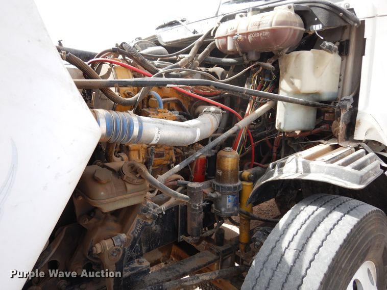 image for item DK0317 2007 Freightliner Columbia 120  semi truck