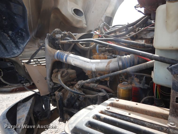 image for item DK0317 2007 Freightliner Columbia 120  semi truck