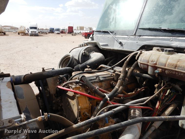 image for item DK0317 2007 Freightliner Columbia 120  semi truck