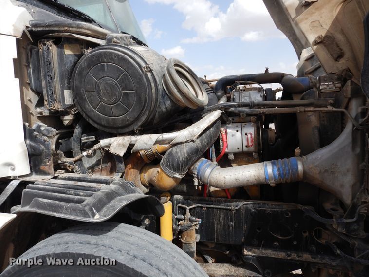 image for item DK0317 2007 Freightliner Columbia 120  semi truck