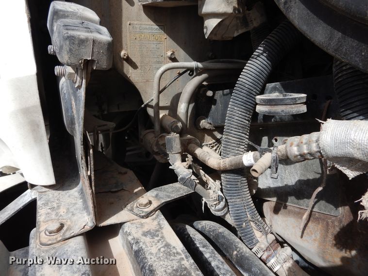 image for item DK0317 2007 Freightliner Columbia 120  semi truck