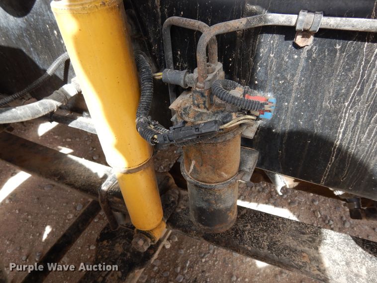 image for item DK0317 2007 Freightliner Columbia 120  semi truck