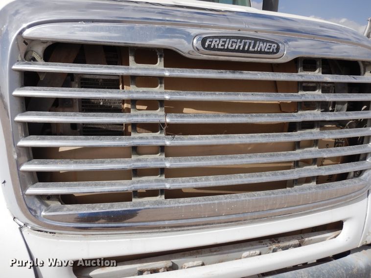 image for item DK0317 2007 Freightliner Columbia 120  semi truck