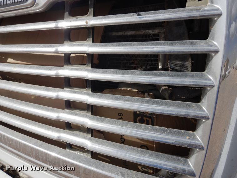 image for item DK0317 2007 Freightliner Columbia 120  semi truck