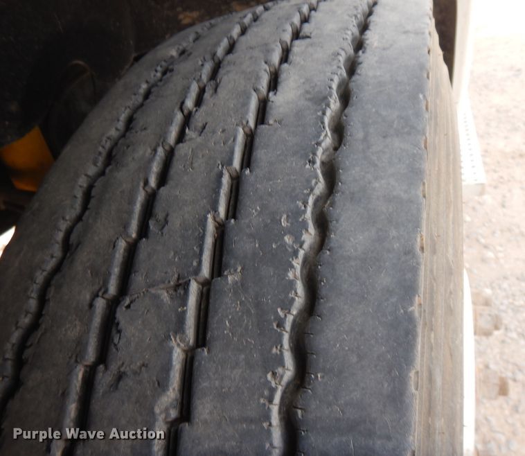 image for item DK0317 2007 Freightliner Columbia 120  semi truck