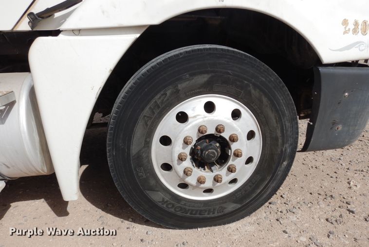 image for item DK0317 2007 Freightliner Columbia 120  semi truck