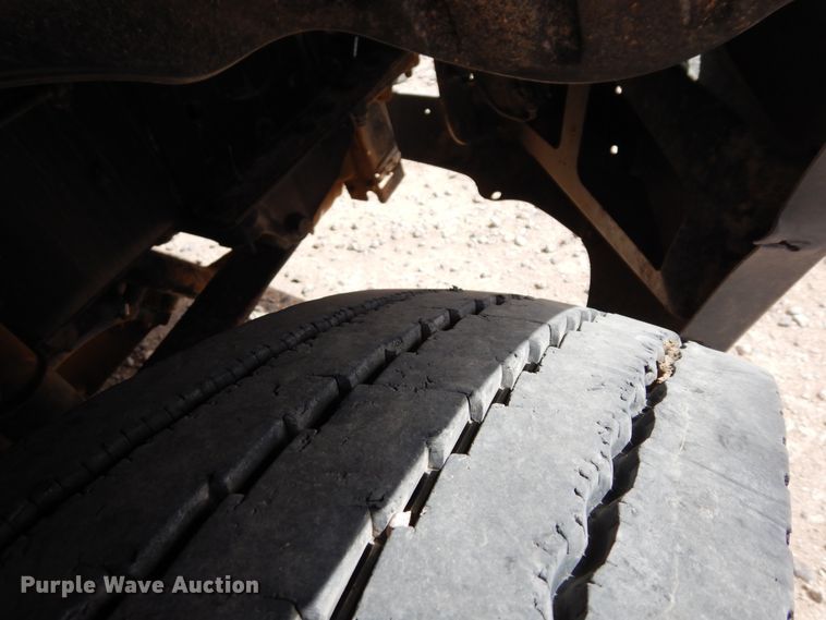 image for item DK0317 2007 Freightliner Columbia 120  semi truck