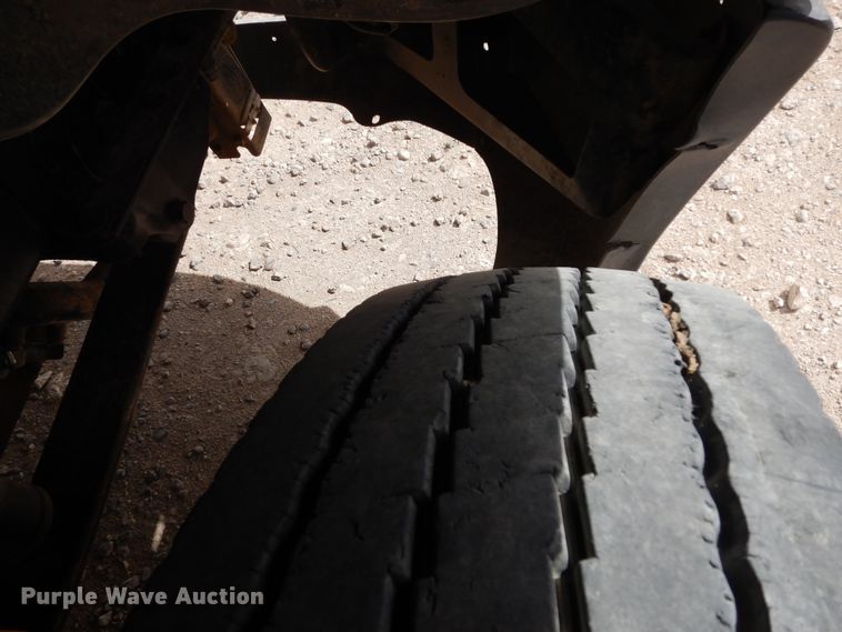 image for item DK0317 2007 Freightliner Columbia 120  semi truck