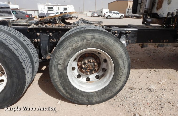 image for item DK0317 2007 Freightliner Columbia 120  semi truck