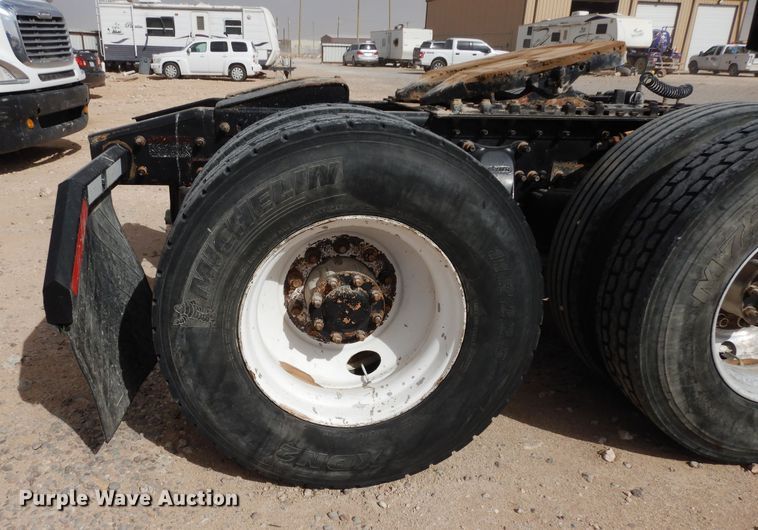 image for item DK0317 2007 Freightliner Columbia 120  semi truck