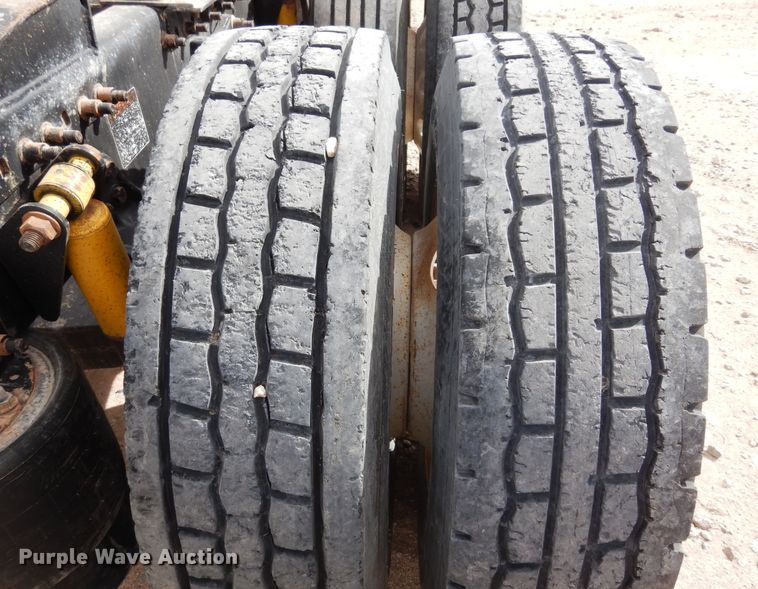 image for item DK0317 2007 Freightliner Columbia 120  semi truck