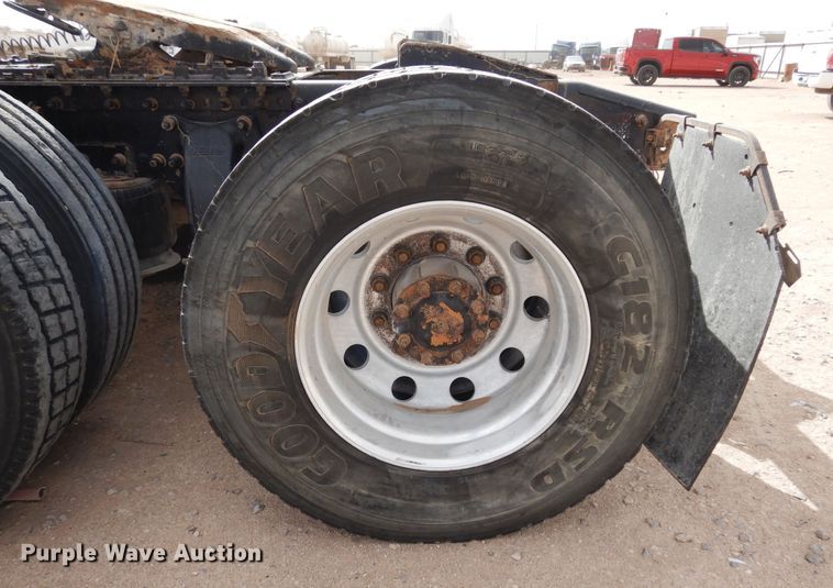 image for item DK0317 2007 Freightliner Columbia 120  semi truck