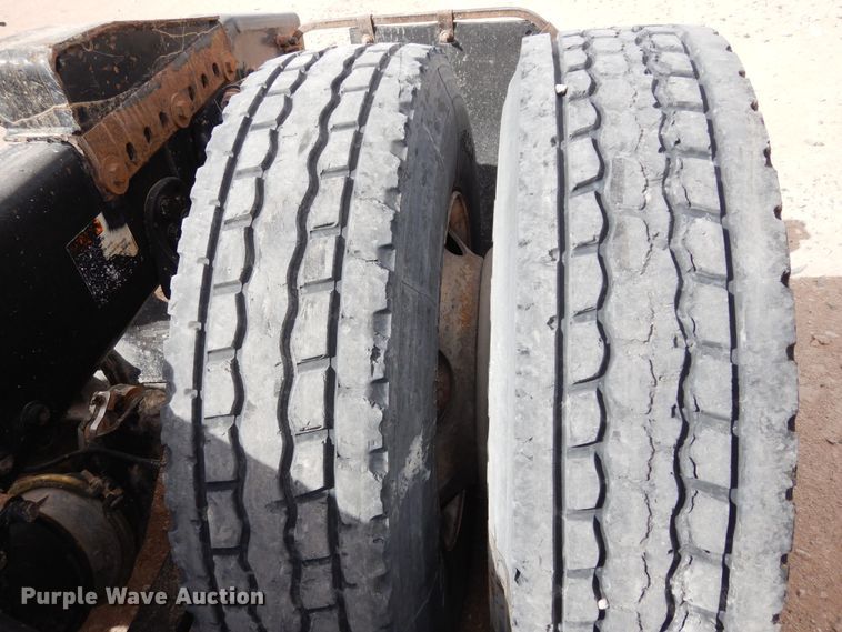 image for item DK0317 2007 Freightliner Columbia 120  semi truck