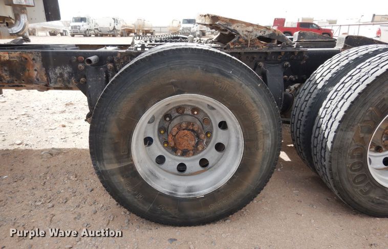 image for item DK0317 2007 Freightliner Columbia 120  semi truck