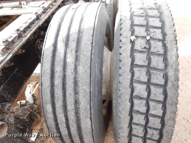 image for item DK0317 2007 Freightliner Columbia 120  semi truck