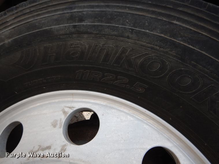 image for item DK0317 2007 Freightliner Columbia 120  semi truck