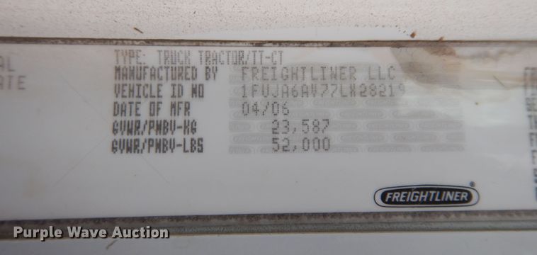 image for item DK0317 2007 Freightliner Columbia 120  semi truck