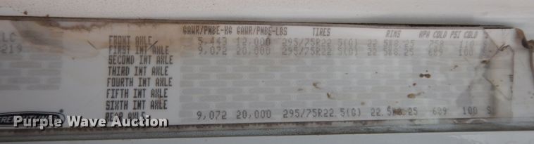 image for item DK0317 2007 Freightliner Columbia 120  semi truck