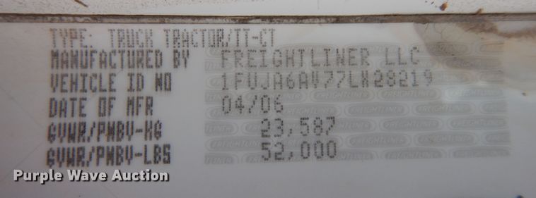 image for item DK0317 2007 Freightliner Columbia 120  semi truck