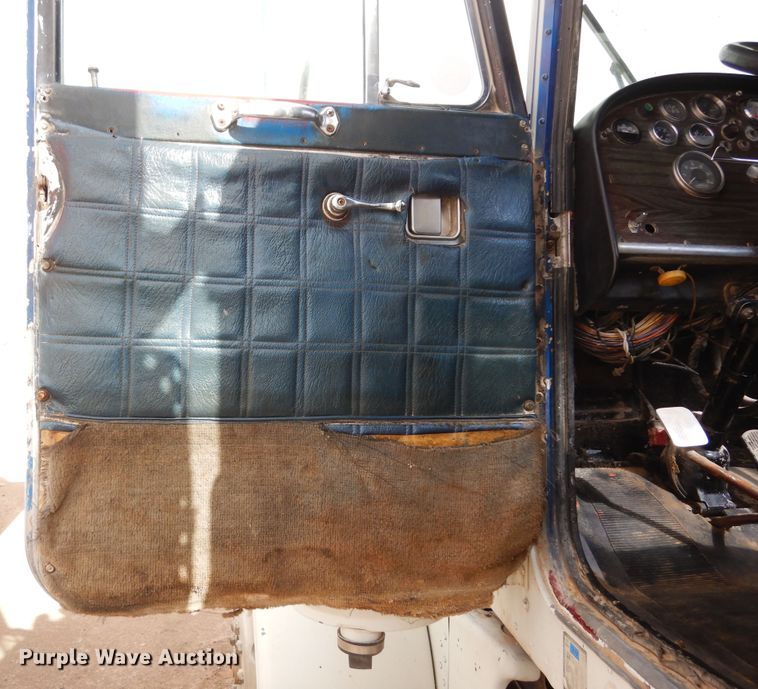 image for item DK0318 1979 Peterbilt 359A  truck cab and chassis