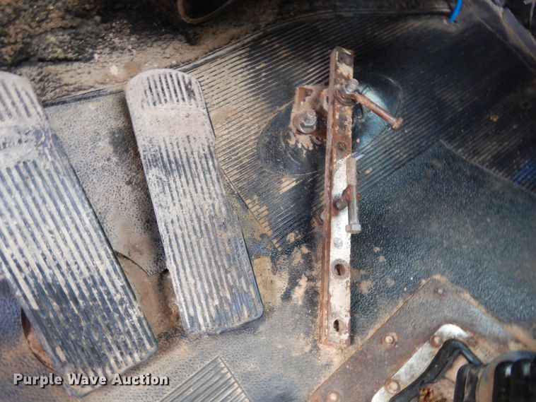 image for item DK0318 1979 Peterbilt 359A  truck cab and chassis