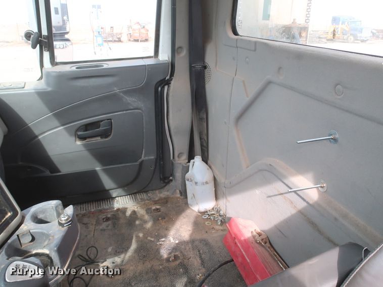 image for item DK3674 2012 International TranStar 8600  semi truck