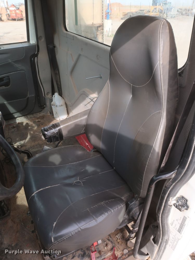 image for item DK3674 2012 International TranStar 8600  semi truck