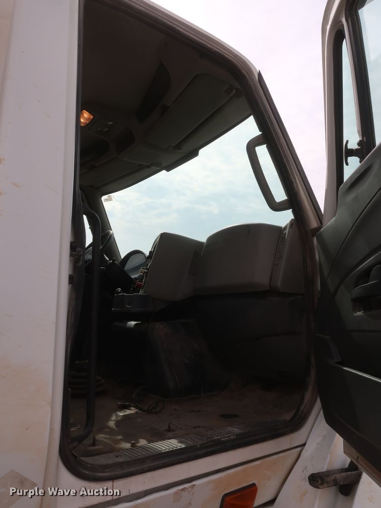 image for item DK3674 2012 International TranStar 8600  semi truck