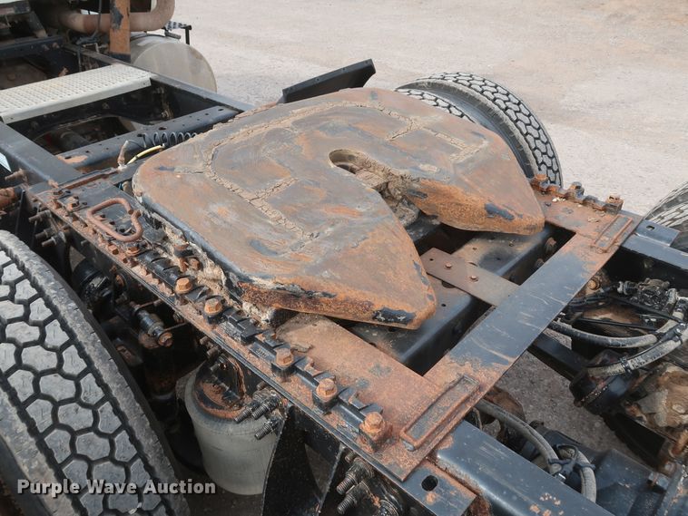 image for item DK3674 2012 International TranStar 8600  semi truck