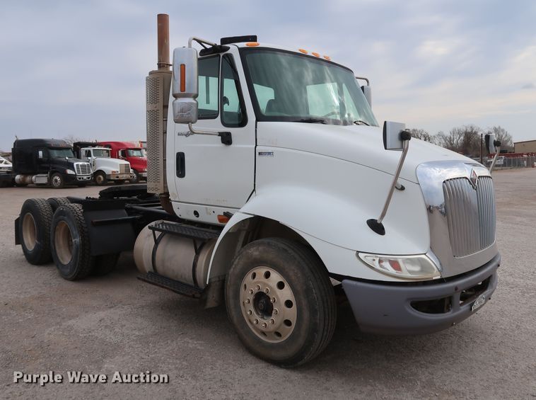image for item DK3675 2012 International TranStar 8600  semi truck
