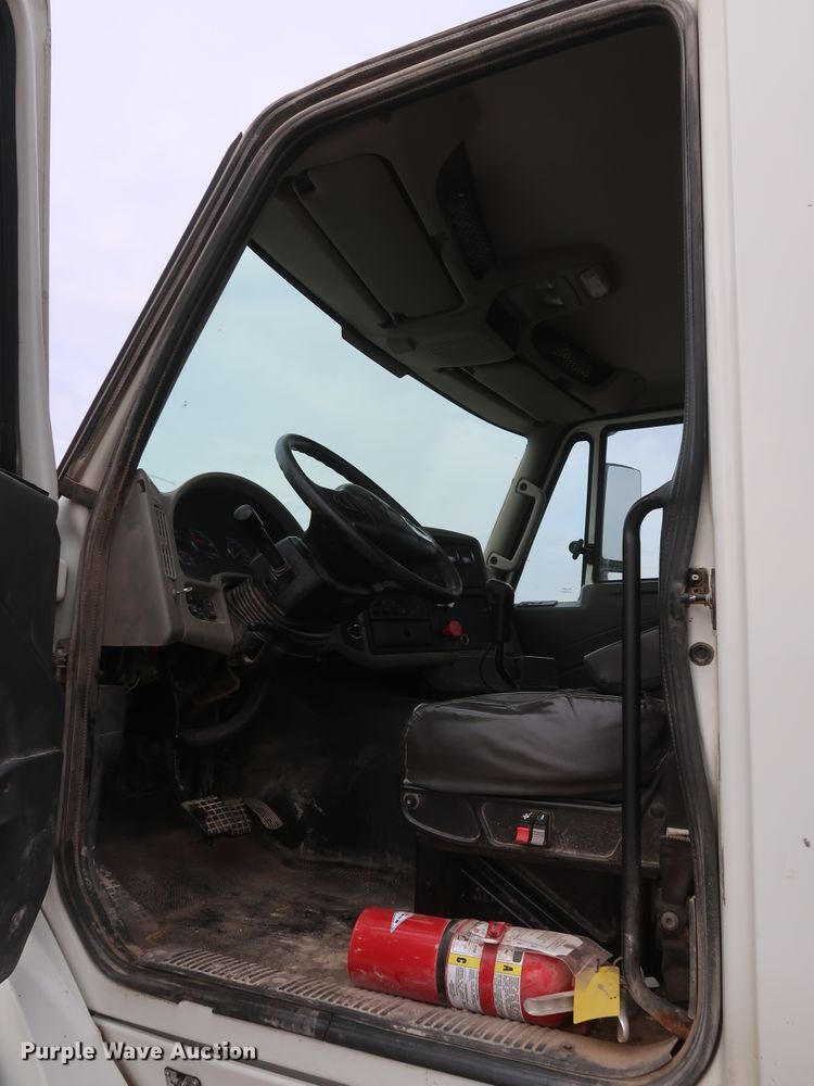 image for item DK3675 2012 International TranStar 8600  semi truck