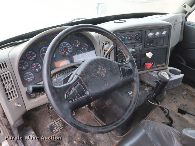 image for item DK3675 2012 International TranStar 8600  semi truck