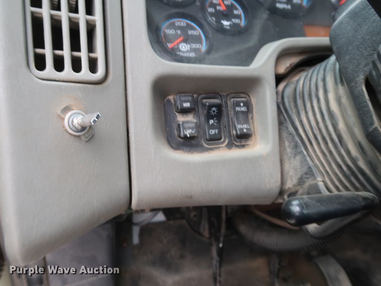 image for item DK3675 2012 International TranStar 8600  semi truck