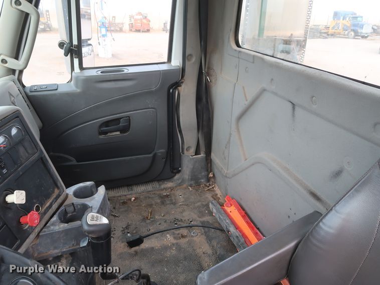 image for item DK3675 2012 International TranStar 8600  semi truck