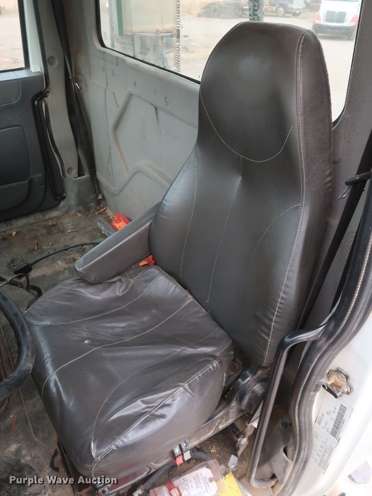 image for item DK3675 2012 International TranStar 8600  semi truck