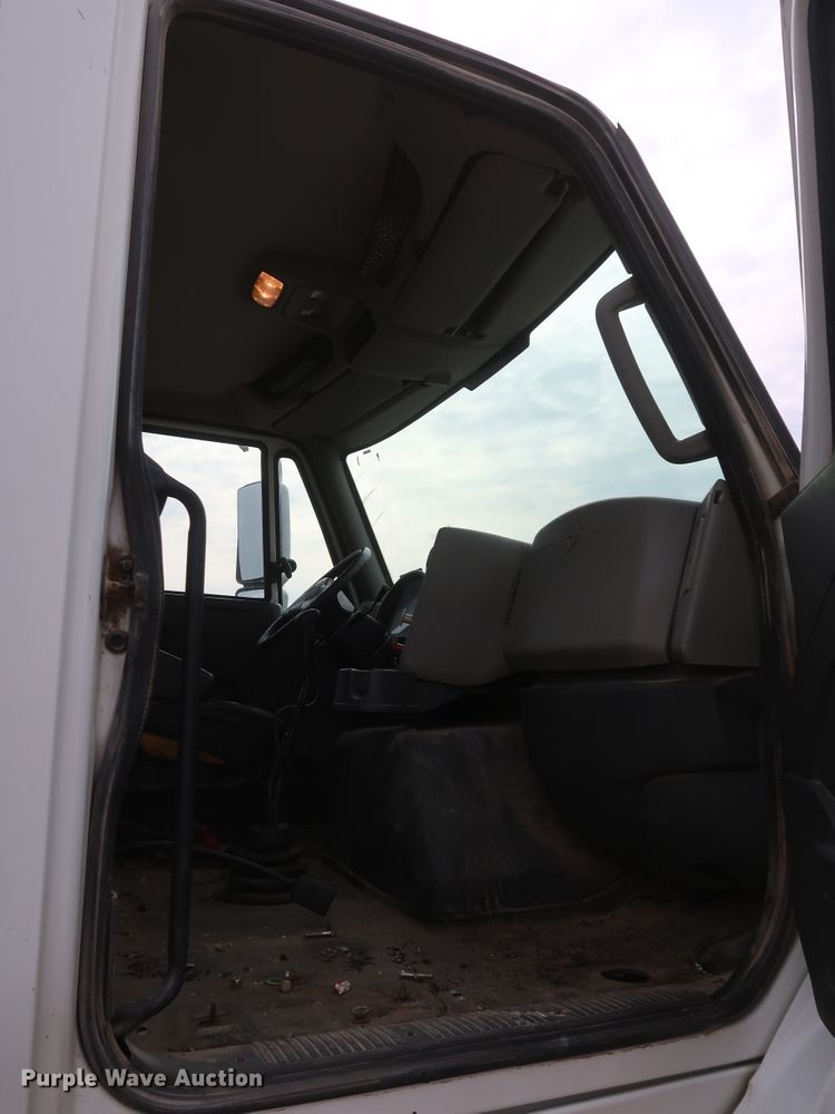 image for item DK3675 2012 International TranStar 8600  semi truck