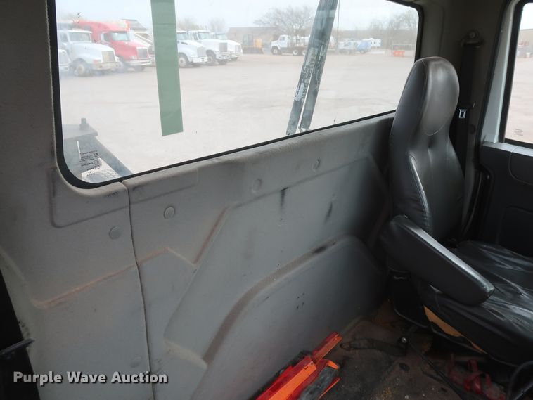 image for item DK3675 2012 International TranStar 8600  semi truck