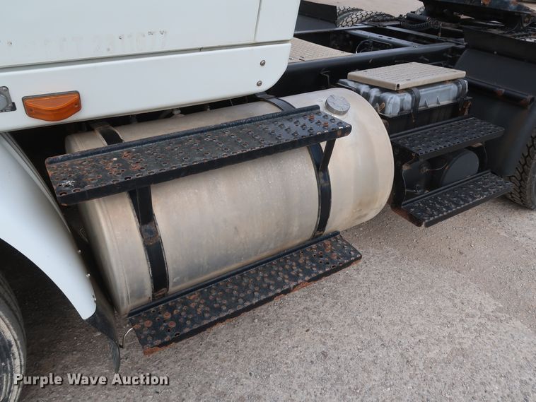 image for item DK3675 2012 International TranStar 8600  semi truck