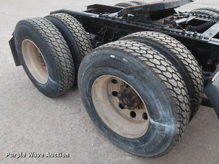 image for item DK3675 2012 International TranStar 8600  semi truck