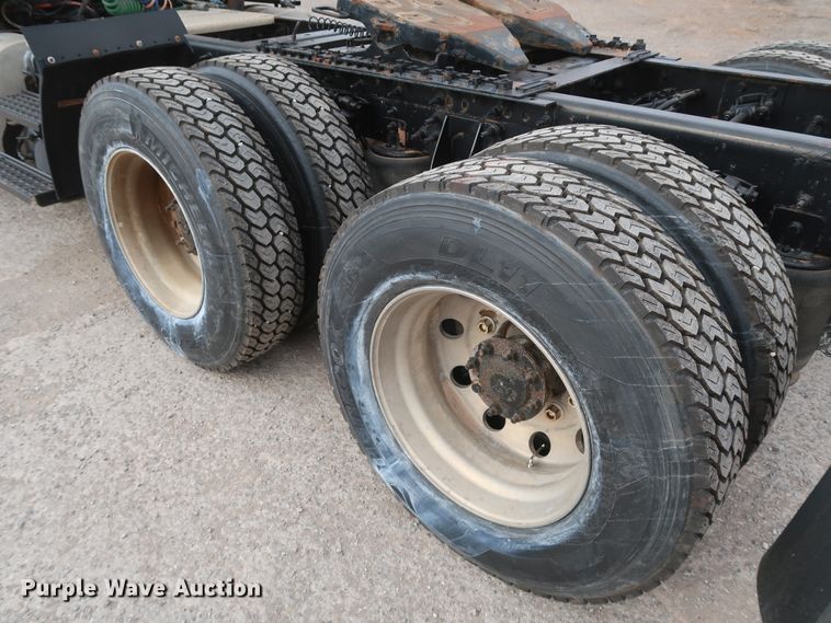 image for item DK3675 2012 International TranStar 8600  semi truck