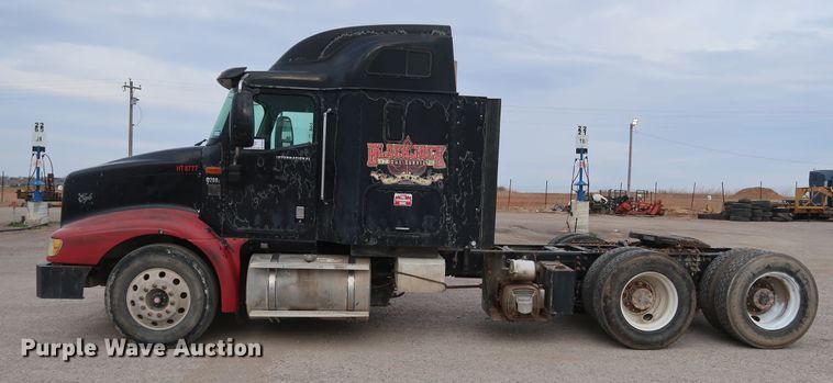 image for item DK3676 2007 International 9200i Eagle  semi truck