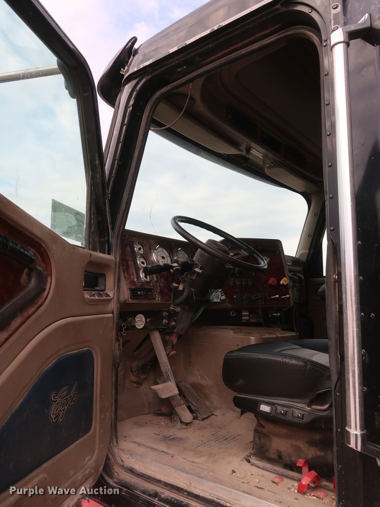 image for item DK3676 2007 International 9200i Eagle  semi truck